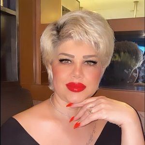 Meet your Posher, Elena